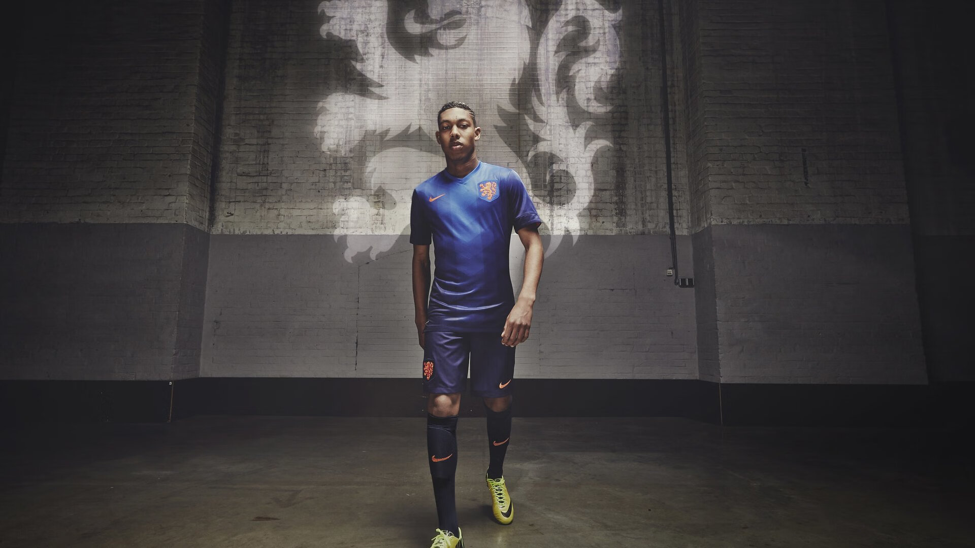 爱游戏平台-《热血少年：青少年电竞赛事精彩纷呈》，热血少年tv